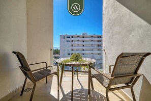 Apartment, Multiple Beds, Kitchen, Beach View (Ki Green T200 C304) | Outdoor dining