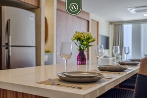 Apartment, Multiple Beds, Kitchen, Beach View (Ki Green T200 C304) | Dining