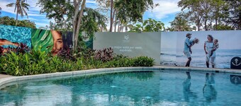 Luxury 2 BR Condo Near Beaches - Pools - Gym