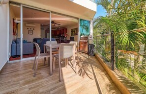 Outdoor dining - Beachfront 2BR Condo With Pool and Beachclub (Nuevo Nayarit)