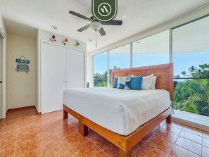2 bedrooms, individually decorated, individually furnished, bed sheets - Beachfront 2BR Condo With Pool and Beachclub (Nuevo Nayarit)