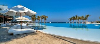 Beachfront 2BR Condo With Pool and Beachclub