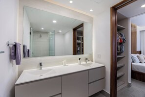 Condo, Multiple Beds, Hot Tub, Ocean View (Udara 2K) | Bathroom | Towels