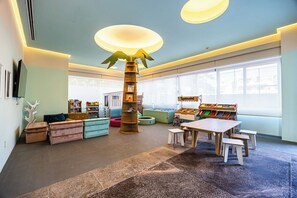 Condo, várias camas, banheira de imersão, vista para o oceano (Udara 2K) | Área infantil