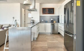 Apartment, Multiple Beds, Kitchen, Beach View (Amapas I T31) | Private kitchen | Dining tables