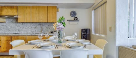 Appartement, meerdere bedden, hot tub, uitzicht op oceaan (Vamar T1 121) | 2 slaapkamers, individueel gedecoreerd, individueel gemeubileerd