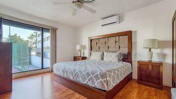 Condo, varias camas, hidromasaje, vista al océano (Vamar T1 121) | 2 habitaciones, decoración personalizada y muebles diferentes