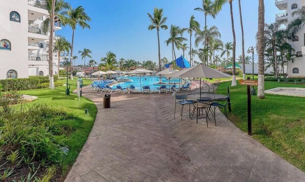 Pool - 2 BR Condo in Hotel - Beach - Pools - Kids Club (Puerto Vallarta)