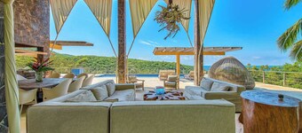 Luxury Oceanfront Villa - Private Beach - Pool