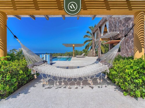 Luxury Oceanfront Villa - Private Beach - Pool