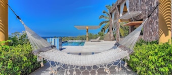 Luxury Oceanfront Villa - Private Beach - Pool