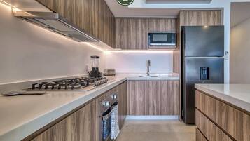 Apartment, 1 King Bed with Sofa bed, Kitchen, Ocean View (Harbor 171 Torre Norte 2702) | Private kitchen | Fridge, microwave, oven, stovetop