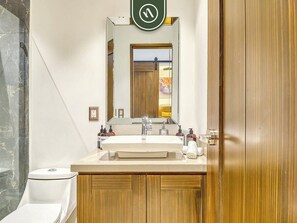 Condo, Multiple Beds, Pool Access, Ocean View (Urban II 304) | Bathroom | Towels