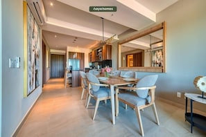 Apartment, Multiple Beds, Kitchen, Beach View (DToscana 411) | Dining