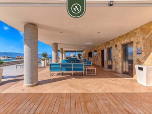 تناول الطعام بالخارج