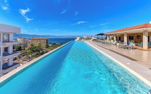 حمّام سباحة خارجي