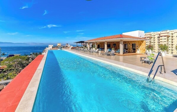 حمّام سباحة خارجي