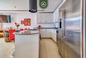 Condo, Multiple Beds, Balcony, Ocean View (The Park 506) | Private kitchen