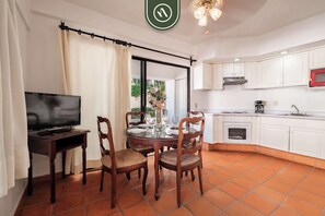 Apartment, 1 Queen-Bett und Schlafsofa, Küche, Meerblick (OBS 109-306) | Speisen