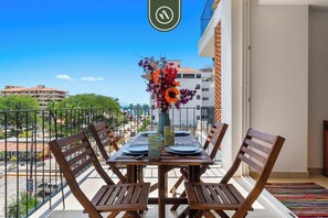 公寓客房, 多張床, 可使用泳池, 海景 (The Park 306) | 室外用餐