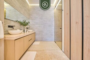 Apartment, 1 King-Bett und Schlafsofa, Whirlpool, Meerblick (Soho PV 705) | Badezimmer | Handtücher