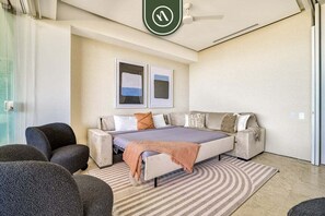 Apartment, 1 King-Bett und Schlafsofa, Whirlpool, Meerblick (Soho PV 705) | Innenbereich