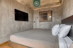Condo, 1 King Bed, Patio, City View (Privada de FD 3B U2) | 1 bedroom, individually decorated, individually furnished, bed sheets