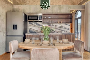 Apartment, 1 King Bed, Kitchen, City View (Privada de FD 3B U2) | Private kitchen