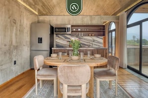 Departamento, 1 cama King size, cocina, vista a la ciudad (Privada de FD 3B U2) | Cocina privada | Cafetera y tetera y comedor