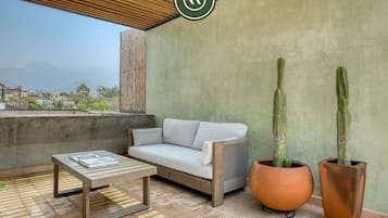 Condo, 1 cama King, varanda, vista para a cidade (Privada de FD 3B U2) | Terraço/pátio