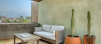 Luxury 1 BR Condo in Downtown - AC - Peaceful