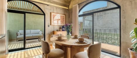 Condo, 1 cama King size, patio, vista a la ciudad (Privada de FD 3B U2) | 1 habitación, decoración personalizada y muebles diferentes