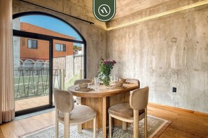 Condo, 1 King Bed, Patio, City View (Privada de FD 3B U2) | 1 bedroom, individually decorated, individually furnished, bed sheets