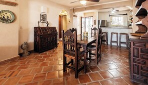 Apartamento, varias camas, acceso a la piscina, vistas al mar (206-VistadelSol) | Restauración