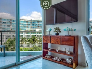 Apartment, Multiple Beds, Kitchen, Ocean View (Aria Ocean 515) | Interior