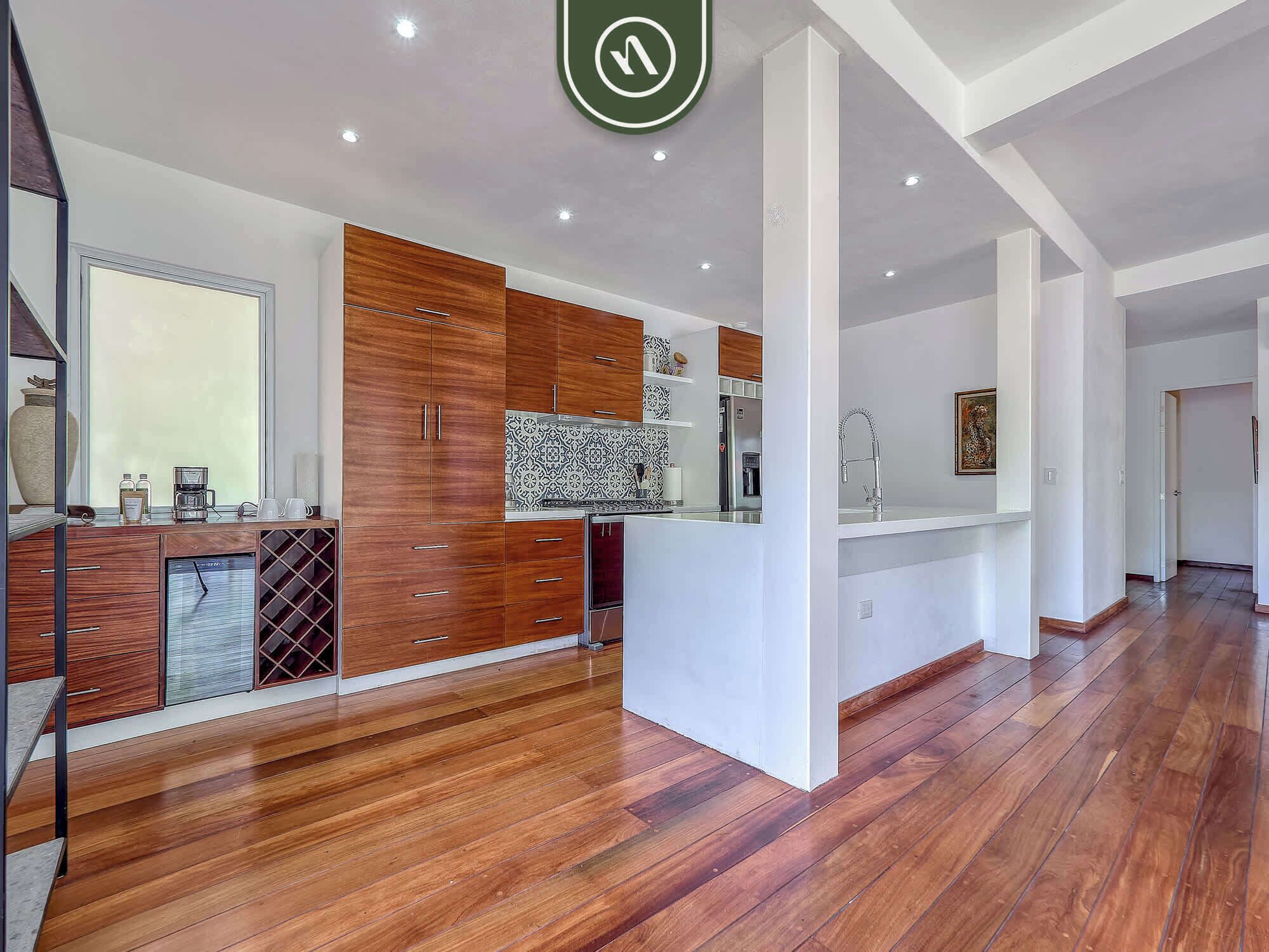 Departamento, varias camas, cocina, vista al océano (The Ava 16) | Cocina privada | Tetera eléctrica y comedor 