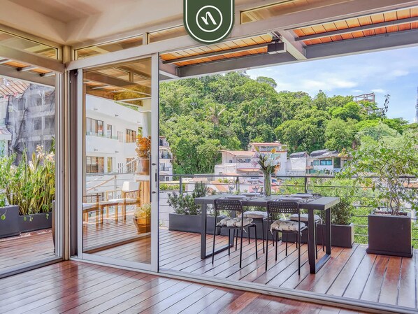 Apartment, Multiple Beds, Kitchen, Ocean View (The Ava 16) | Dining