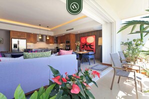 Appartement, 1 très grand lit, cuisine, vue plage (V Estrella - 104) | Coin séjour