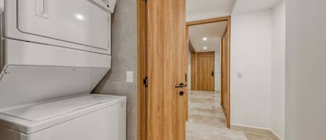 Condo, 1 cama King size y sofá cama, acceso a la alberca, vista al océano (Harbor 2602) | Lavandería