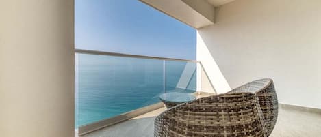 Appartement, 1 kingsize bed met slaapbank, toegang tot zwembad, uitzicht op zee (Harbor 2602) | Terras