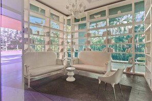 Apartamento, várias camas, lareira, vista para o oceano (704-Icon 2 - PV) | Parte interna