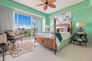 อพาร์ทเมนท์, หลายเตียง, เตาผิง, วิวทะเล (704-Icon 2 - PV) | 3 ห้องนอน, ห้องพักตกแต่งอย่างมีเอกลักษณ์, ตกแต่งพิเศษโดยเฉพาะ