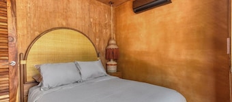 Stunning Two-bedroom Ocean View House - Mazul