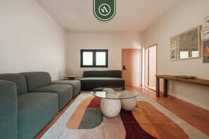 Apartment, Multiple Beds, Kitchen, City View (Mariano Matamoros P2) | Living area | 42-inch flat-screen TV with digital channels