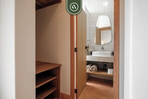 Condo, Multiple Beds, Patio, City View (Mariano Matamoros P2) | Bathroom | Towels