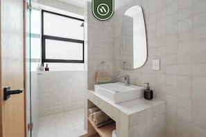 Apartment, Mehrere Betten, Terrasse, Stadtblick (Mariano Matamoros P2) | Badezimmer | Handtücher