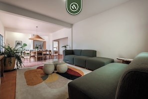 Apartment, Mehrere Betten, Terrasse, Stadtblick (Mariano Matamoros P2) | Wohnbereich