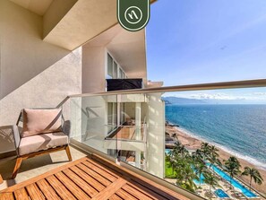 Apartamento, 1 cama de matrimonio grande con sofá cama, balcón, vistas al mar (Harbor 171 Unit 1009) | Vistas desde la habitación