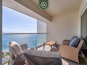 Apartamento, 1 cama de matrimonio grande con sofá cama, balcón, vistas al mar (Harbor 171 Unit 1009) | Interior