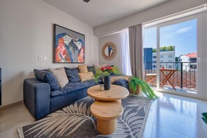 Apartment, 1 Double Bed, Kitchen, Ocean View (Life Bucerias 412) | Living area | 42-inch flat-screen TV with digital channels - Cozy 1Br Apt - Pool - Gym - 2 Min to the Beach (Bucerías)